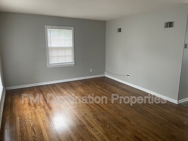 Building Photo - 6546 Metcalf Ave
