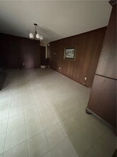 Building Photo - 115 Sharon Dr