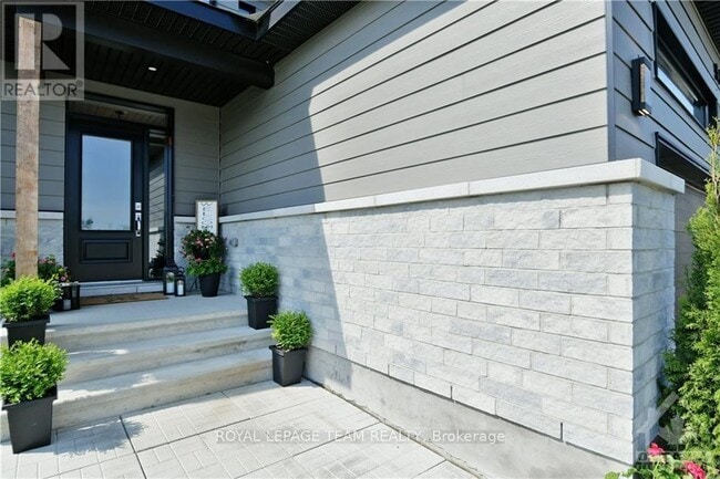 Building Photo - 54 Reynard Cres