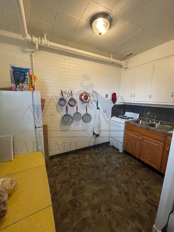 Building Photo - 309 S 10th St