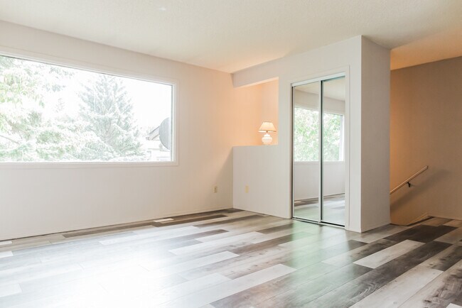Photo du bâtiment - 9718-9777 77 Ave