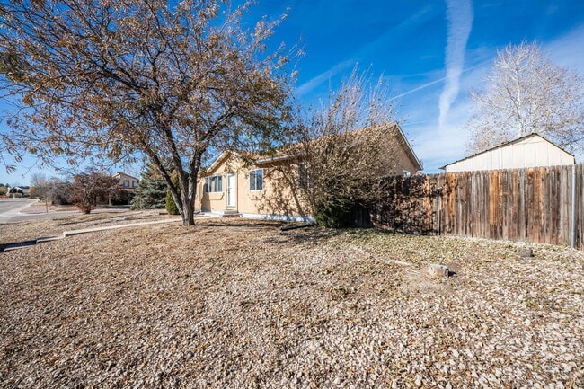 Foto del edificio - 4645 Ridge Dr