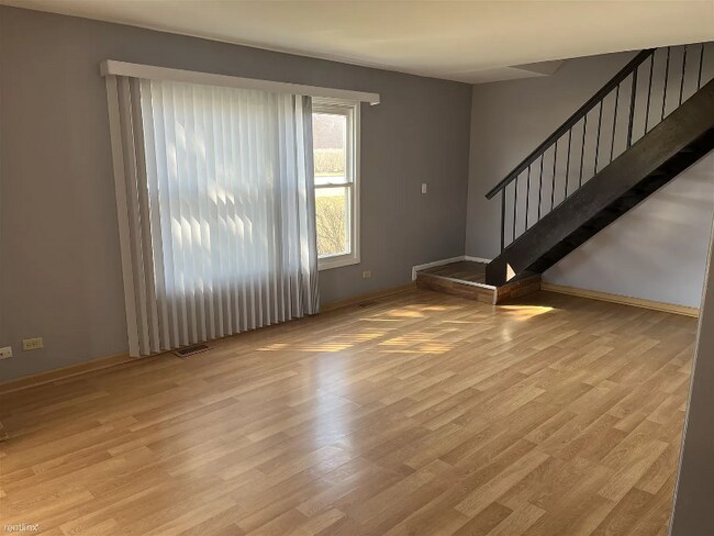 Foto del edificio - 256 Sunset Ct