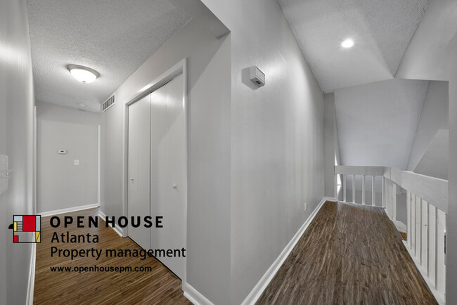 Building Photo - 2211 Cedar Forks Dr, Marietta