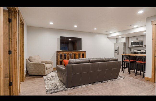 Building Photo - 219 E 360 S