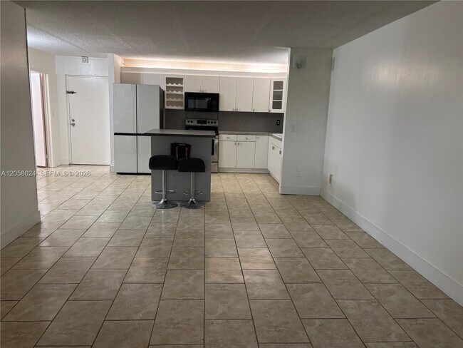 Foto del edificio - 14850 Naranja Lakes Blvd