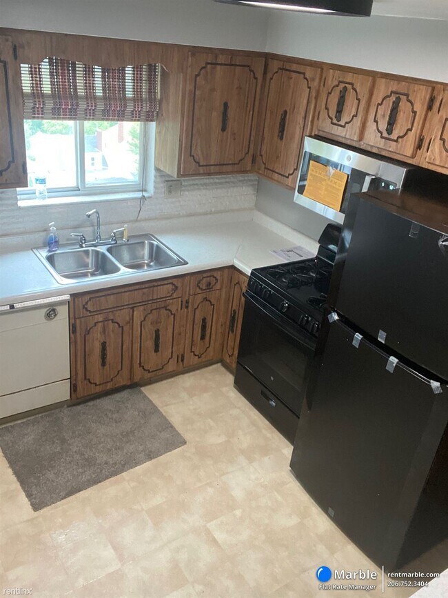 Building Photo - 2 br, 1 bath Townhome - 1913 New York Ave