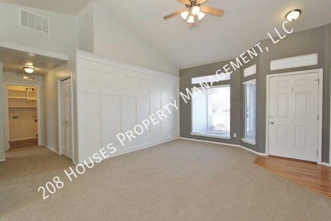 Building Photo - Immaculate Single-Level Home