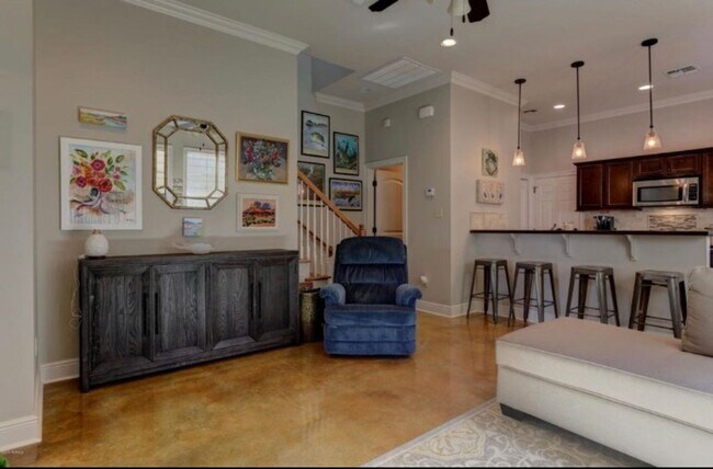 Building Photo - 3 bed, 2 bath house in Miramar Subdivision!