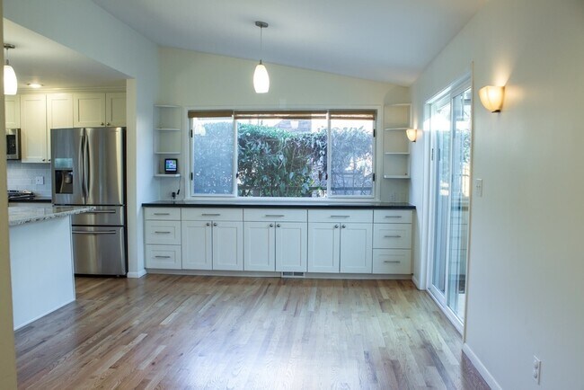 Foto del edificio - RENOVATED 3 BED MADISON PARK BUNGALOW W EASY COMMUTE!