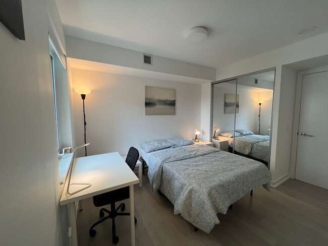 Photo du bâtiment - Master Room - Dunfield Ave & Eglinton Ave E