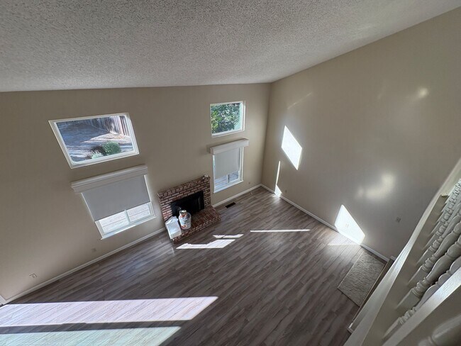 Building Photo - Not to be Missed - Well Located 3 Bedroom         3 Bath Family Home in LimeRidge