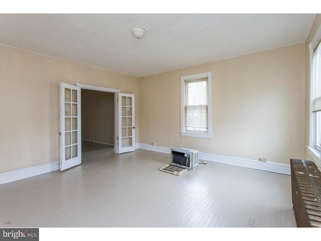 Building Photo - 354 River Dr