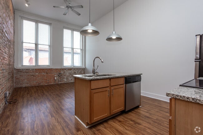 1BR, 1BA - 600SF - Living Room - Dannenberg West