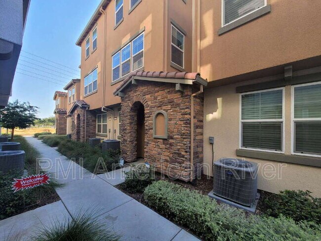 Foto del edificio - 4371 Garonne Walk