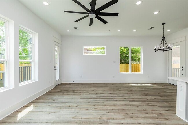 Foto del edificio - 6310 Norland St