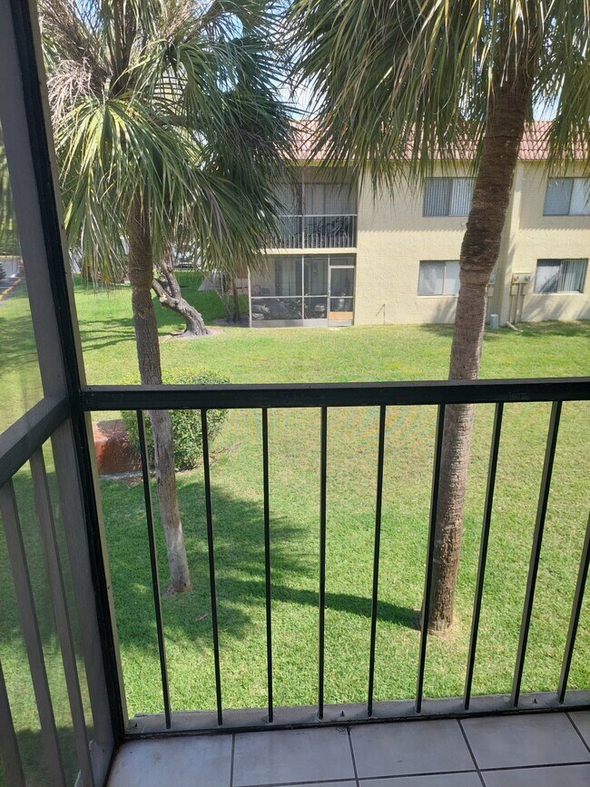 Foto del edificio - 357 Lakeview Dr