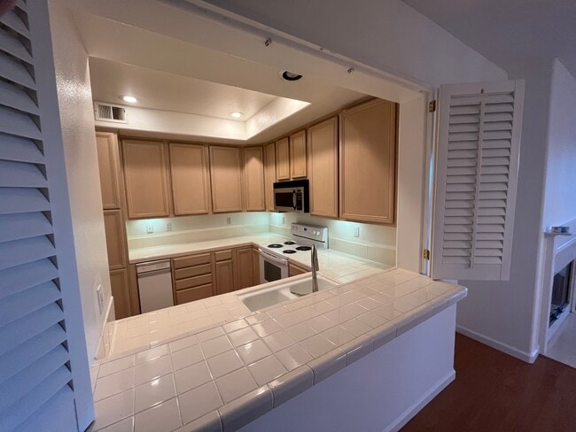 Building Photo - 903 Sunrose Ter