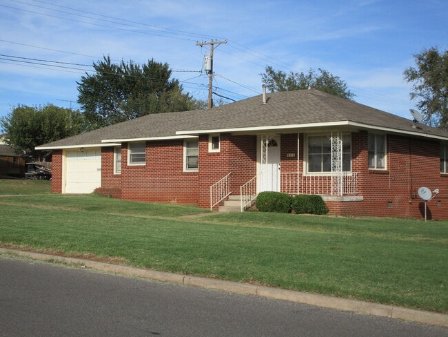 Building Photo - Clean, Updated & Ready for You!!!