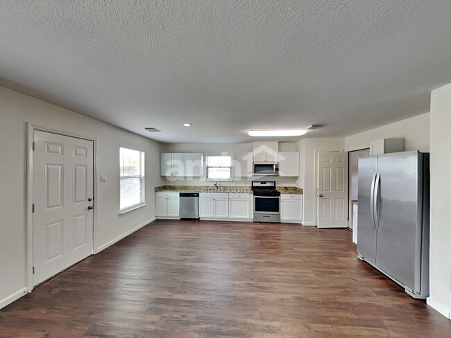 Foto del edificio - 4006 Carmel Ridge Way