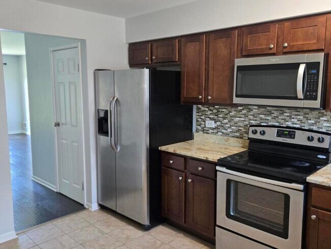 Foto del edificio - 9430 Bay Colony Dr