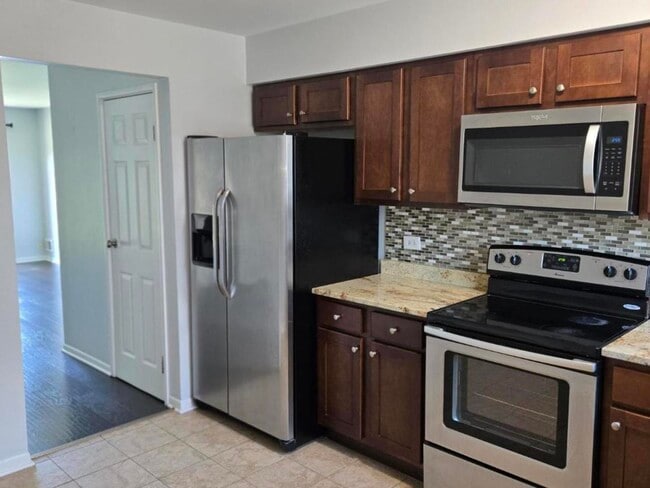 Building Photo - 9430 Bay Colony Dr