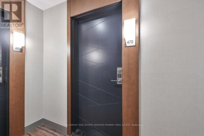 Building Photo - 1575 Lakeshore Rd W