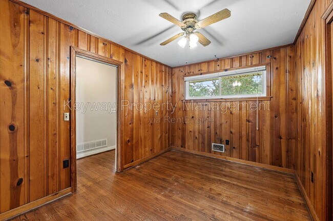 Building Photo - 1823 Curtis Dr