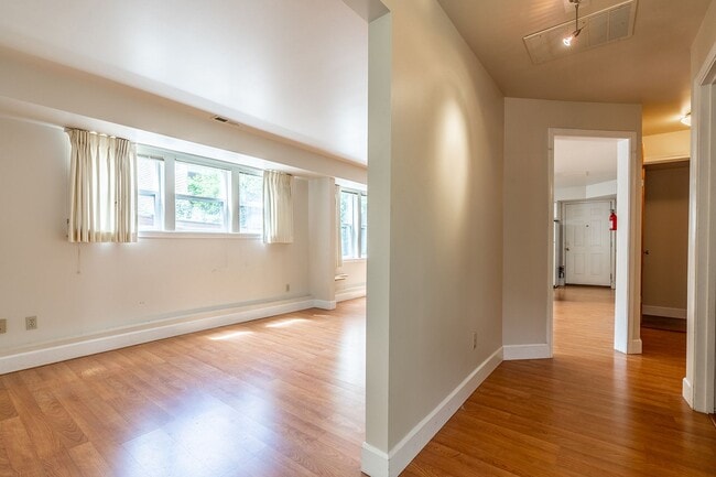 Building Photo - 2BR Apartment in Classic Capitol HIll House