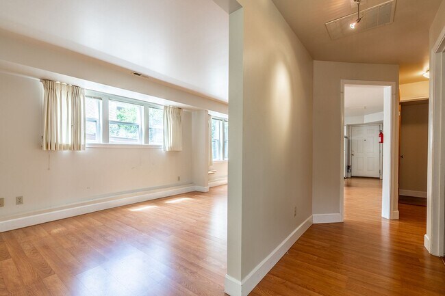 Foto del edificio - 2BR Apartment in Classic Capitol HIll House