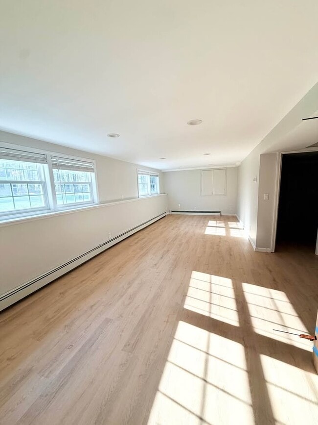 Foto del edificio - 412 N River Rd