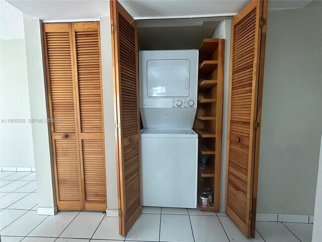 Foto del edificio - 3605 SW 17th St