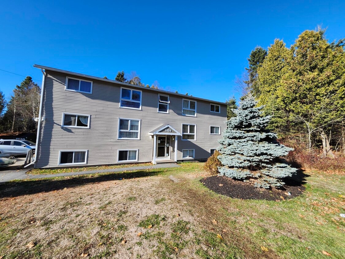 Building Photo - 1030 Magee Pl