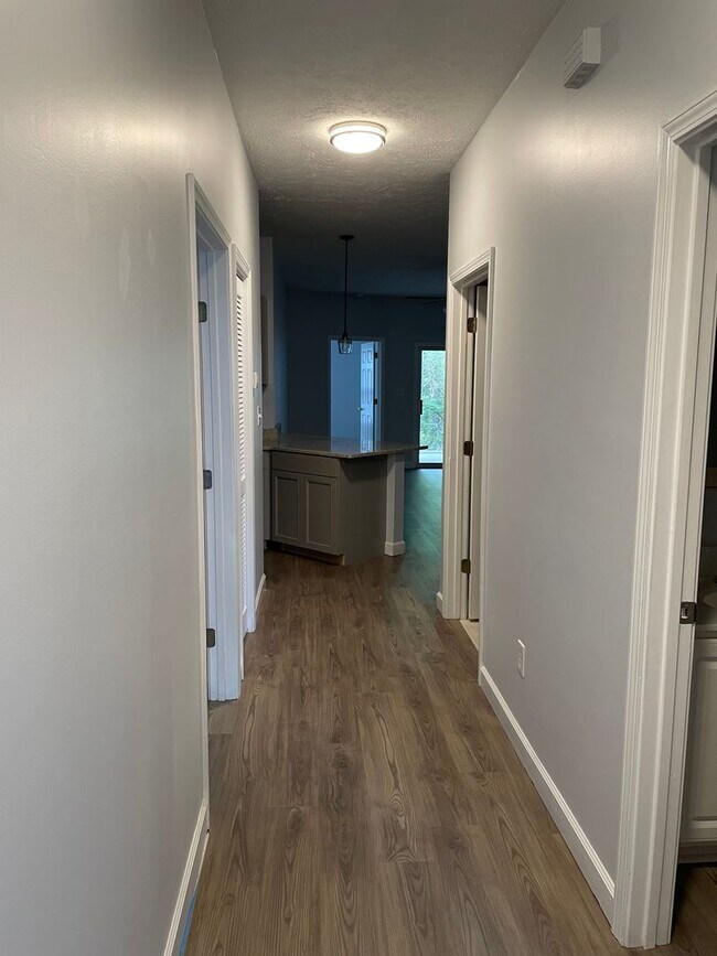 Building Photo - Newly remodeled 3 bedroom/2 bath unfurnish...