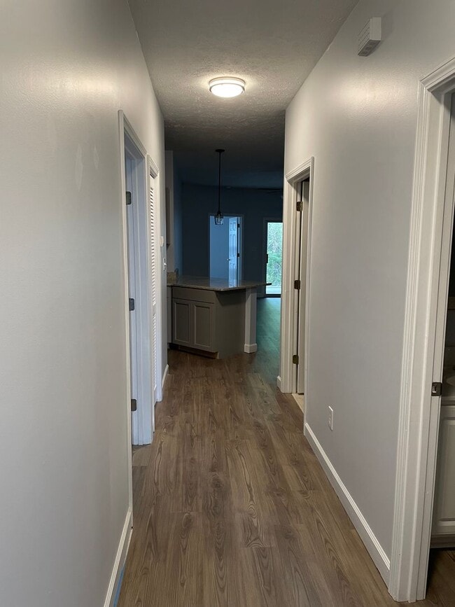 Foto del edificio - Newly remodeled 3 bedroom/2 bath unfurnish...