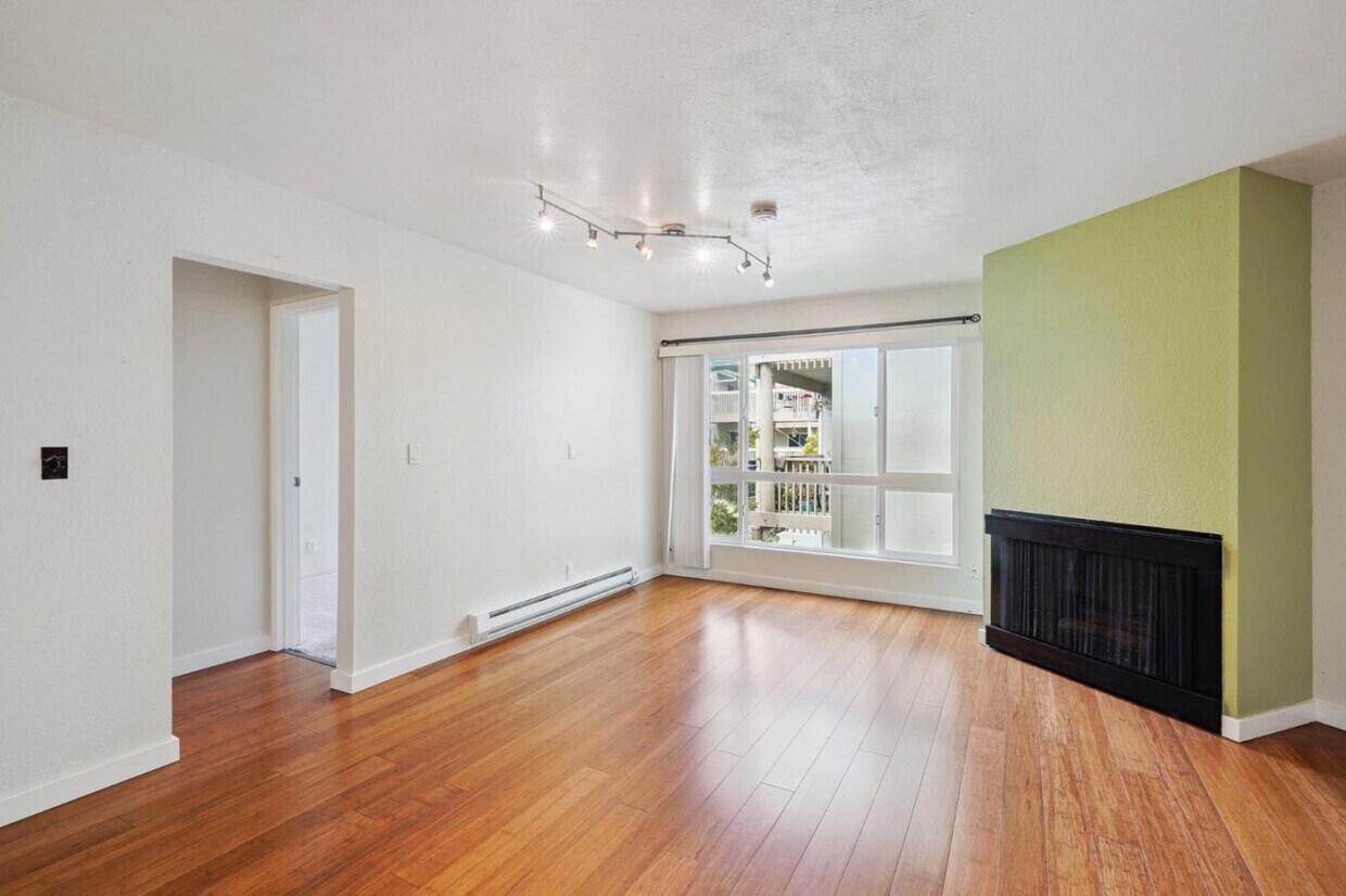 Primary Photo - 370 Imperial Way