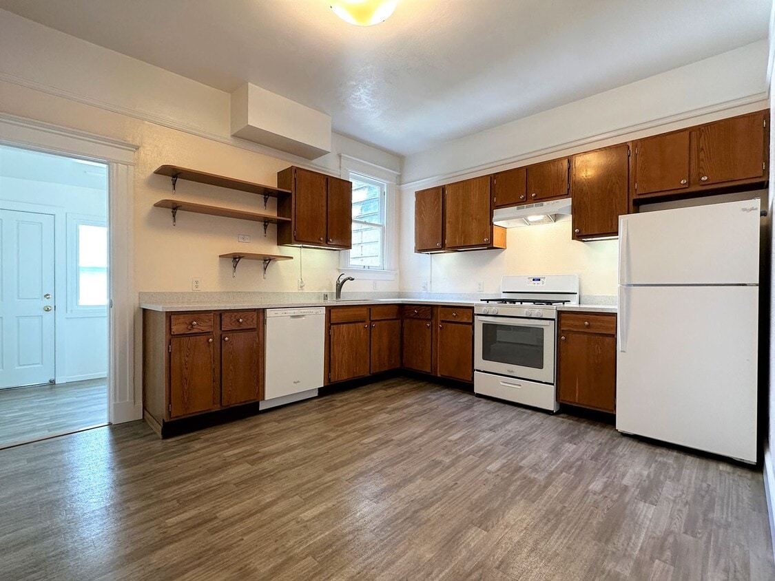 Top Floor 2 Bedroom Apartment for rent in Noe Valley! - Top Floor 2 Bedroom Apartment for rent in Noe Valley!