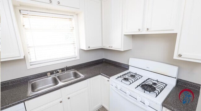 Building Photo - Charming 3-Bedroom Single-Family Home in M...