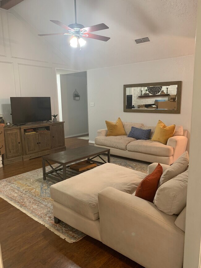 Photo - 990 Camden Dr House