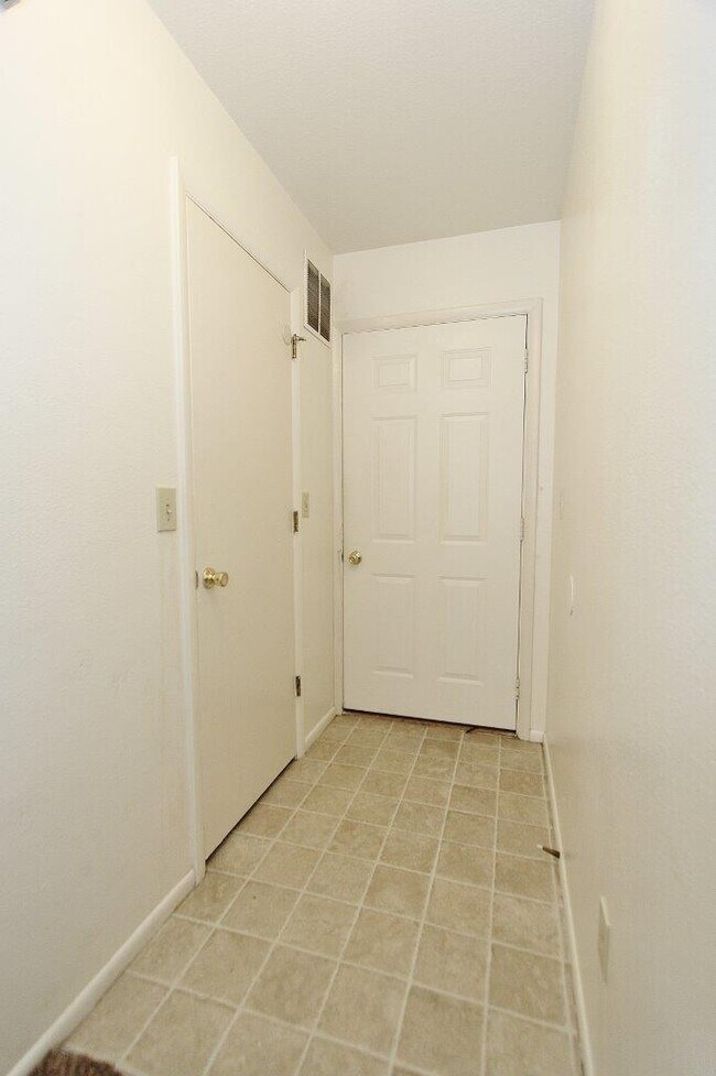 Foto del edificio - 639 N Moffatt Ave