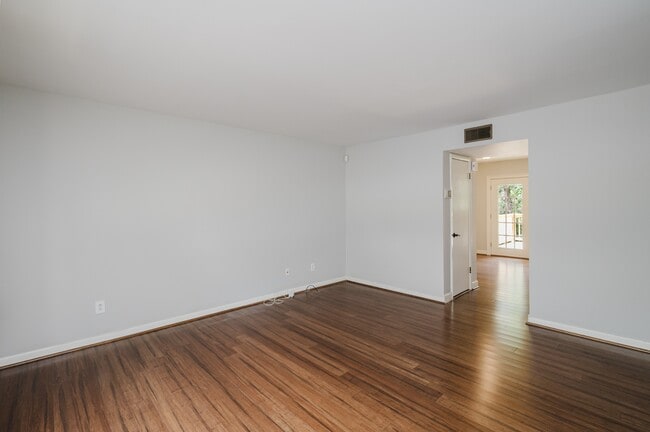 Building Photo - 2645 Southbury Cir