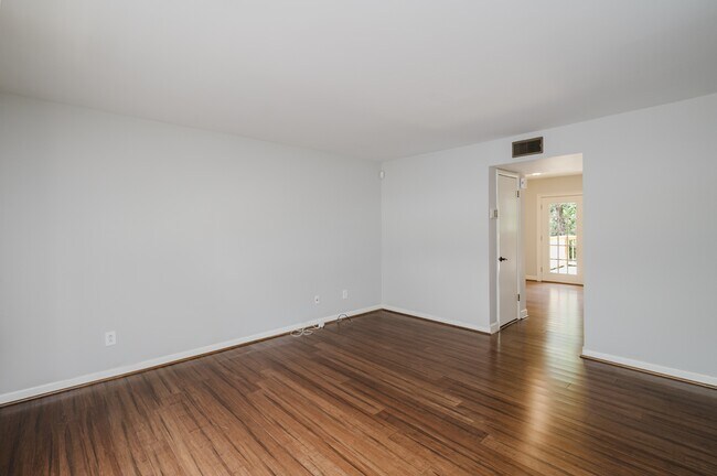 Foto del edificio - 2645 Southbury Cir