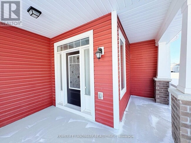 Building Photo - 29 Dyer Cres