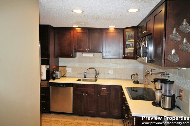Foto del edificio - 280 Corey Rd