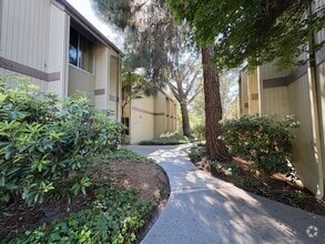 Building Photo - 505 Cypress Point Dr