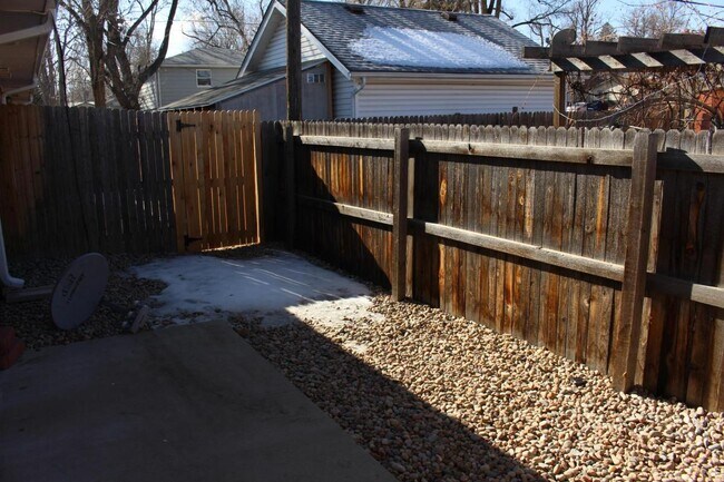 Private backyard - 1249 Allison St