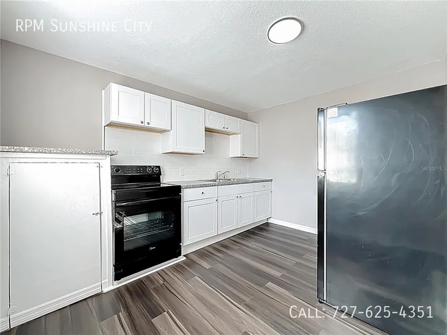 Building Photo - 944 18th Ave S