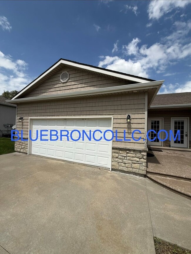 Building Photo - 10408 E 45th Terrace