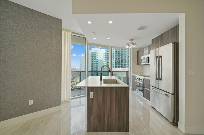 Foto del edificio - 488 NE 18th St