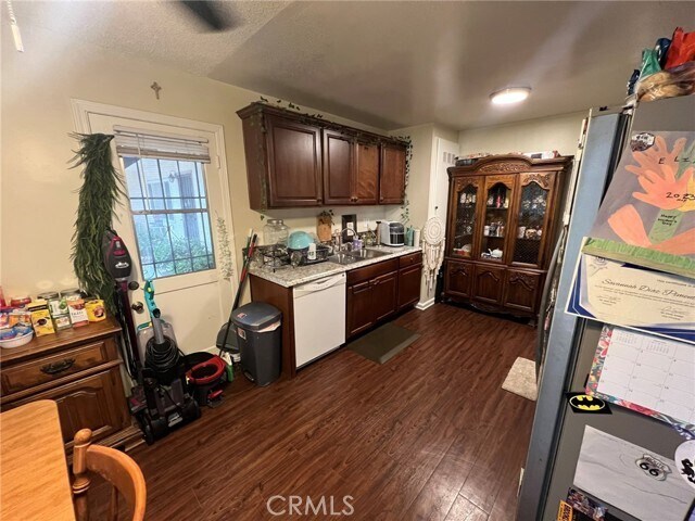 Foto del edificio - 221 N San Gabriel Ave